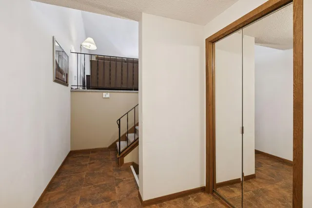 $305,000 | 2406 County Rd D West, Unit 4, Roseville, MN 55113