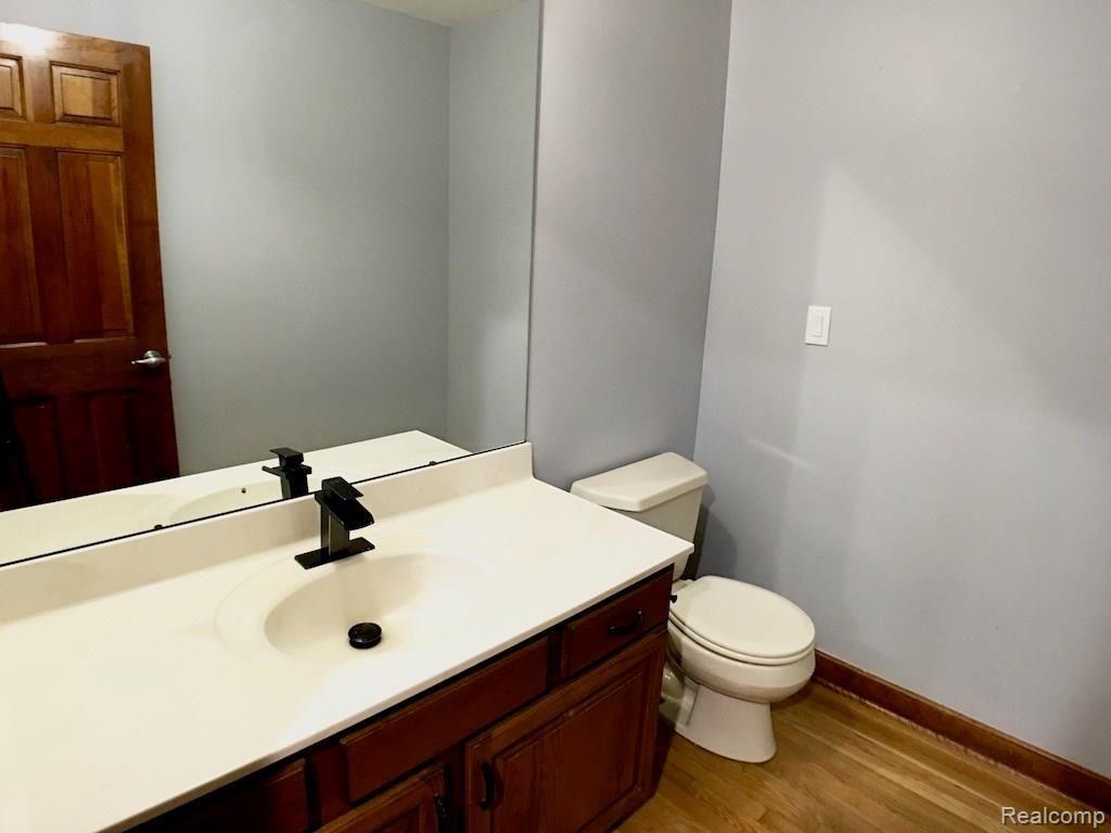 2245 Addaleen Road Highland, MI 48357 - Photo 24 of 50 26-HallBath.jpg