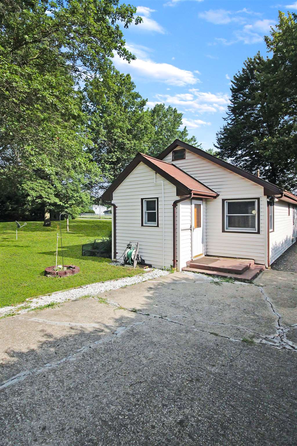 15221 Kelly Road Mishawaka, IN 46544 - Photo 3 of 17