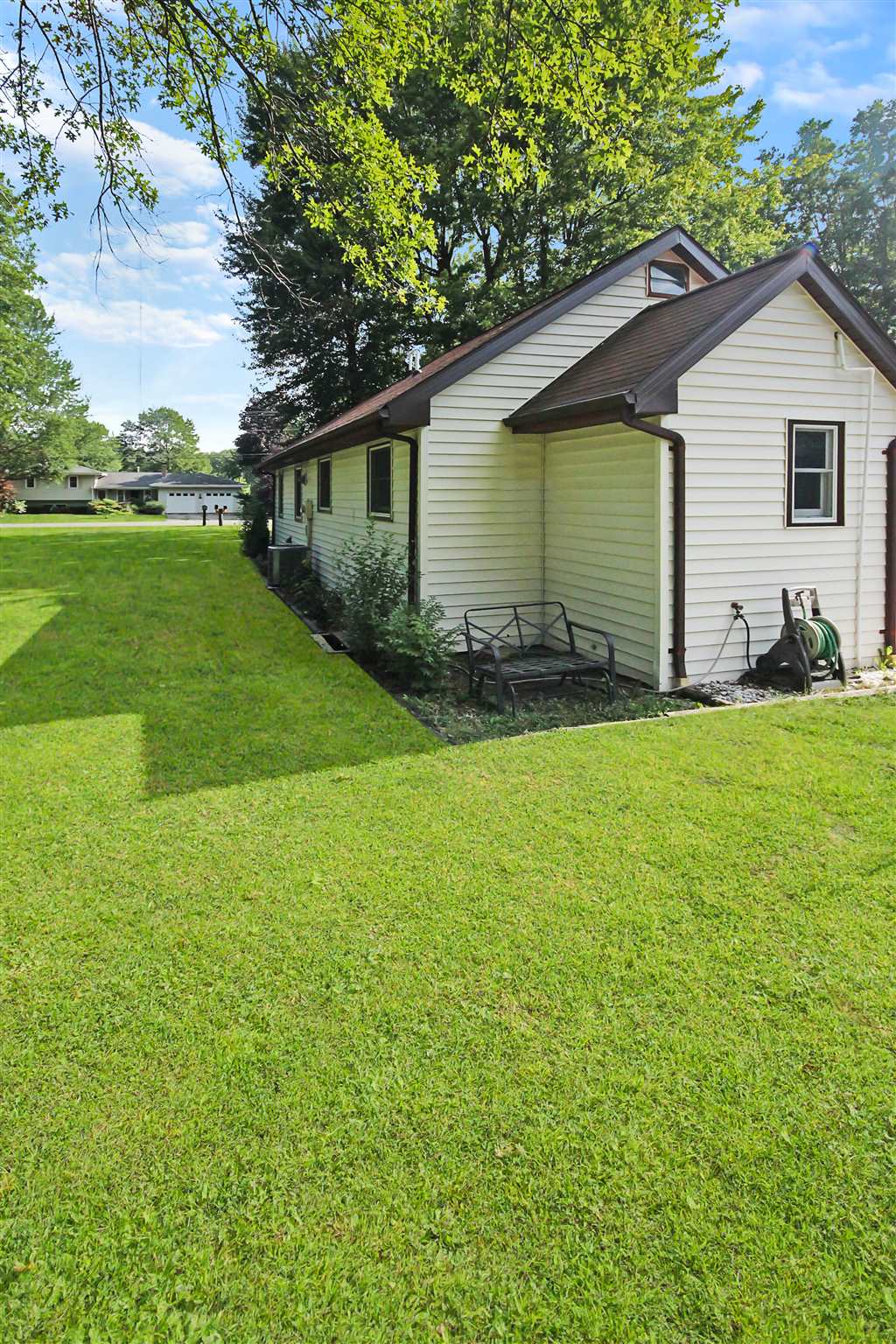 15221 Kelly Road Mishawaka, IN 46544 - Photo 6 of 17