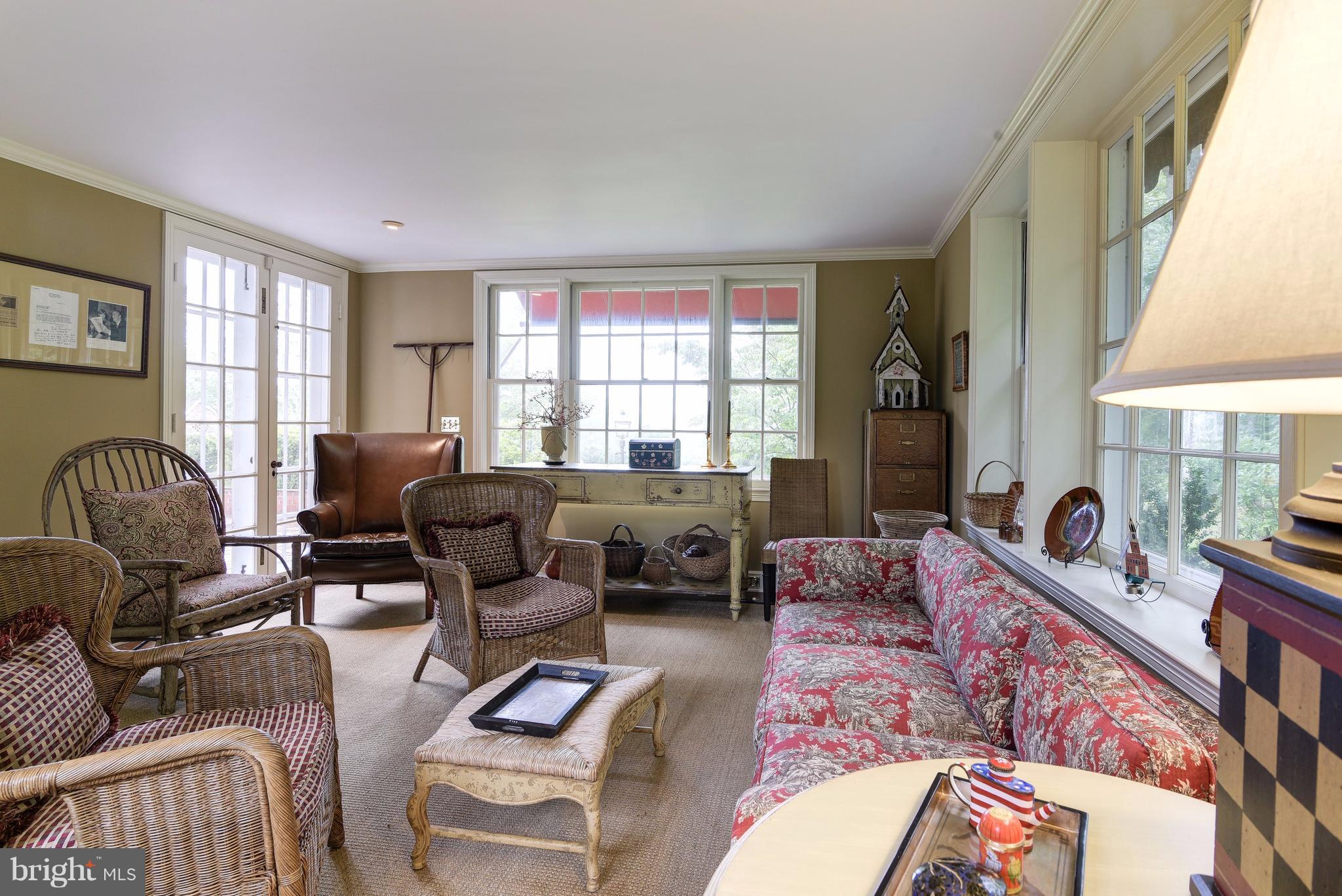 21524 Whites Ferry Road Poolesville, MD 20837 - Photo 6 of 30 Interior (General)