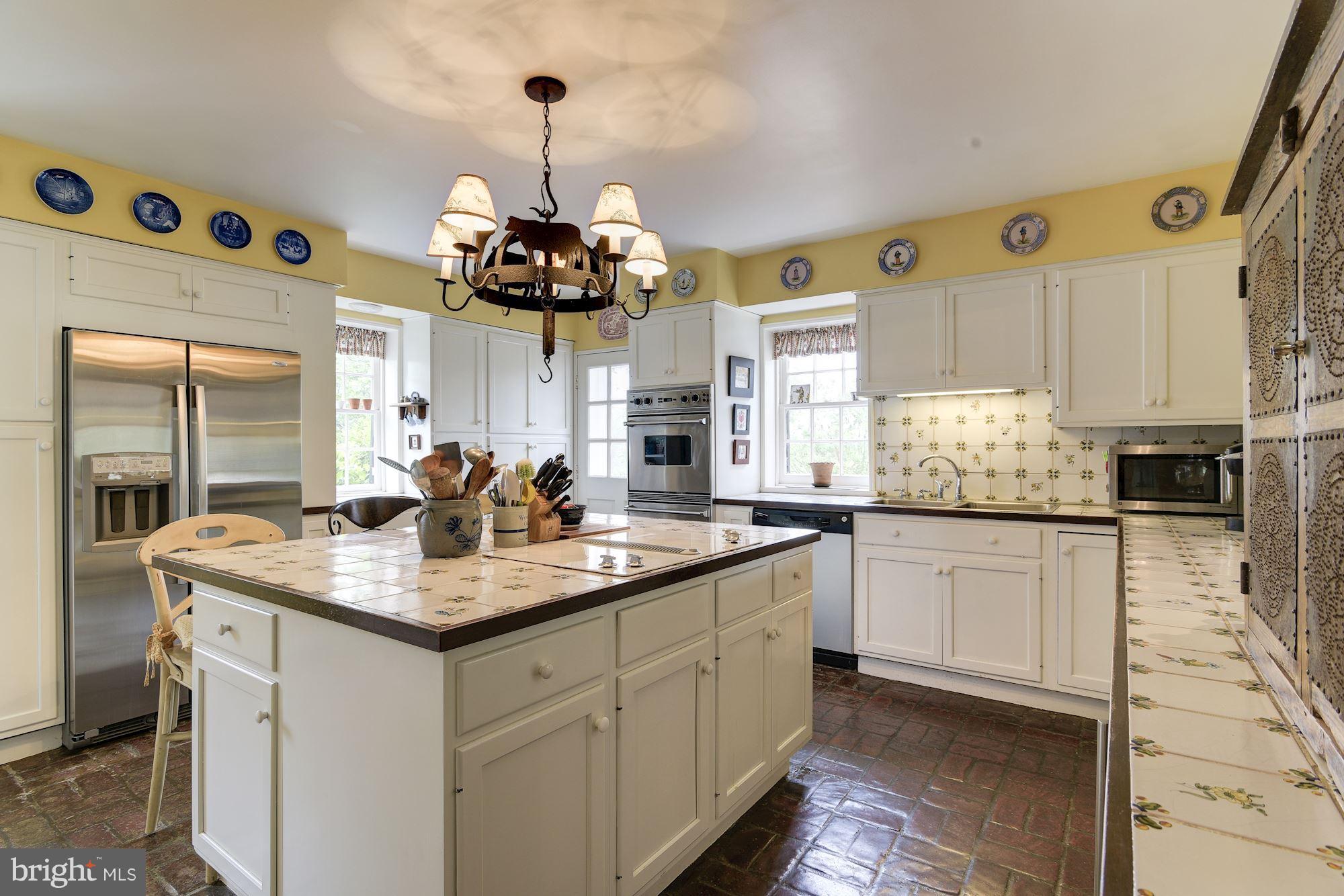 21524 Whites Ferry Road Poolesville, MD 20837 - Photo 7 of 30 Kitchen