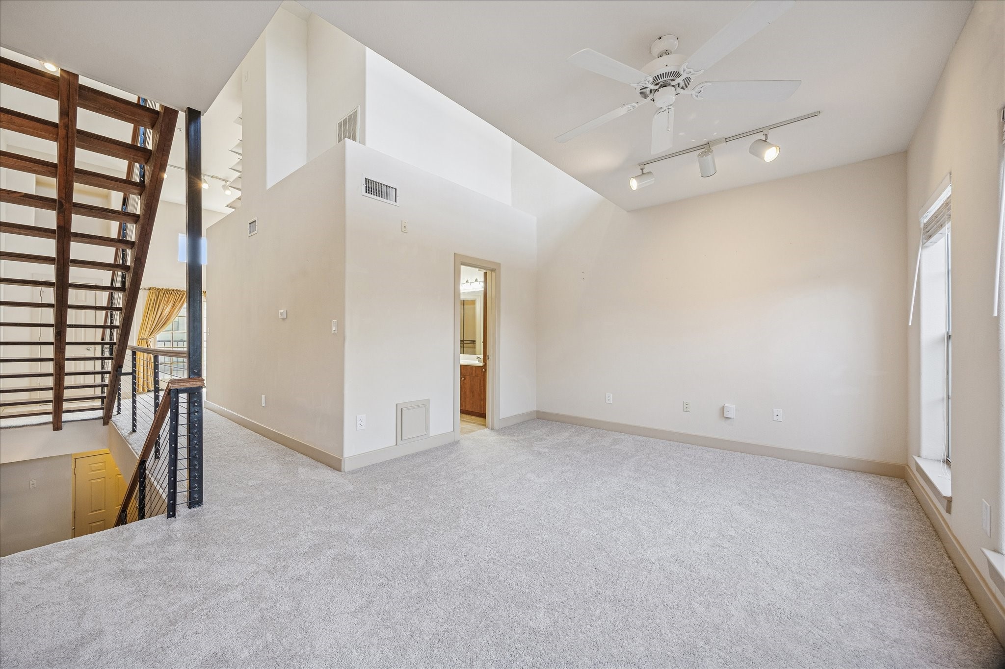 1620 Elgin Street, Unit 9 Houston, TX 77004 - Photo 13 of 28 a view of an empty room with a fireplace