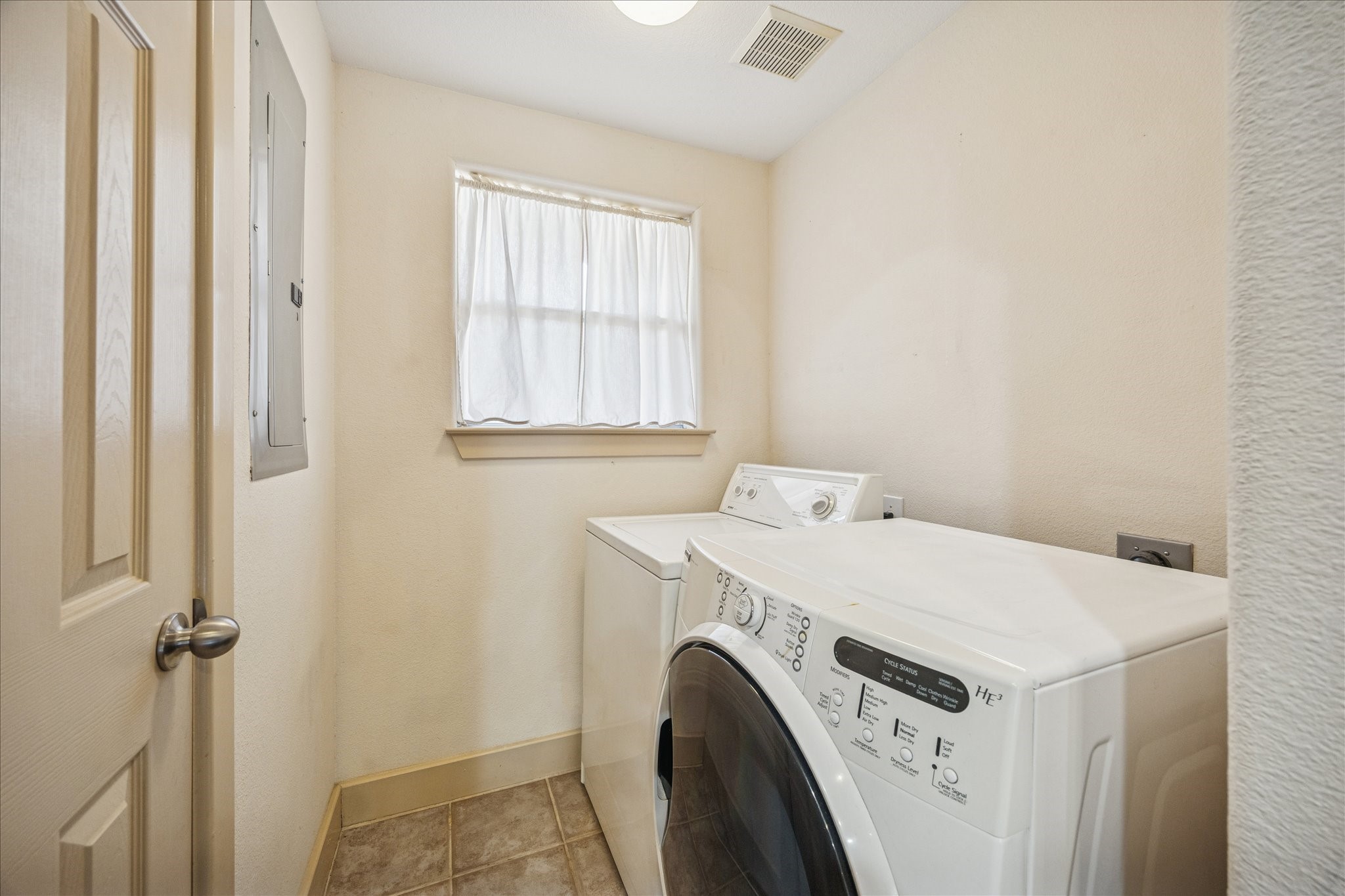 1620 Elgin Street, Unit 9 Houston, TX 77004 - Photo 18 of 28 a utility room with dryer and washer
