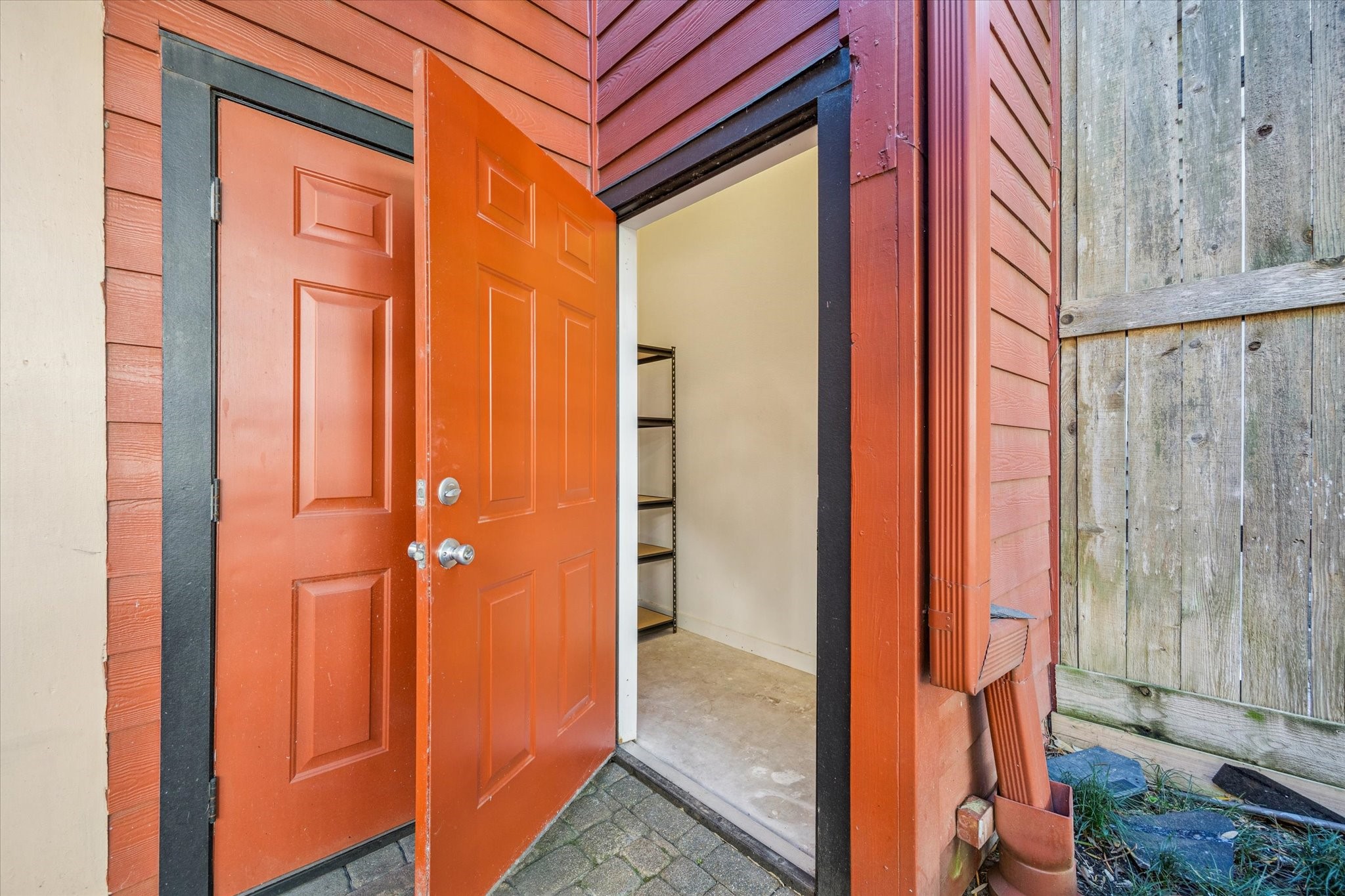 1620 Elgin Street, Unit 9 Houston, TX 77004 - Photo 19 of 28 a view of front door