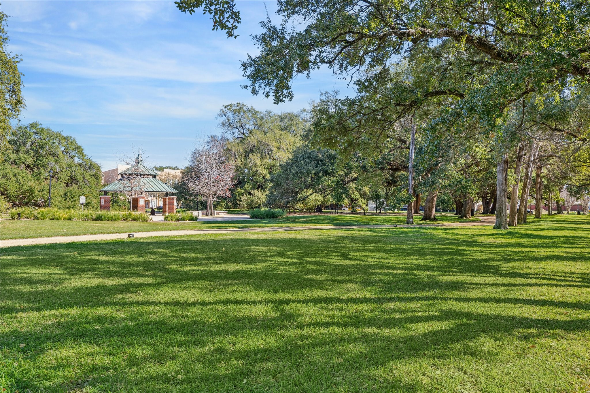 1620 Elgin Street, Unit 9 Houston, TX 77004 - Photo 27 of 28 a view of a park
