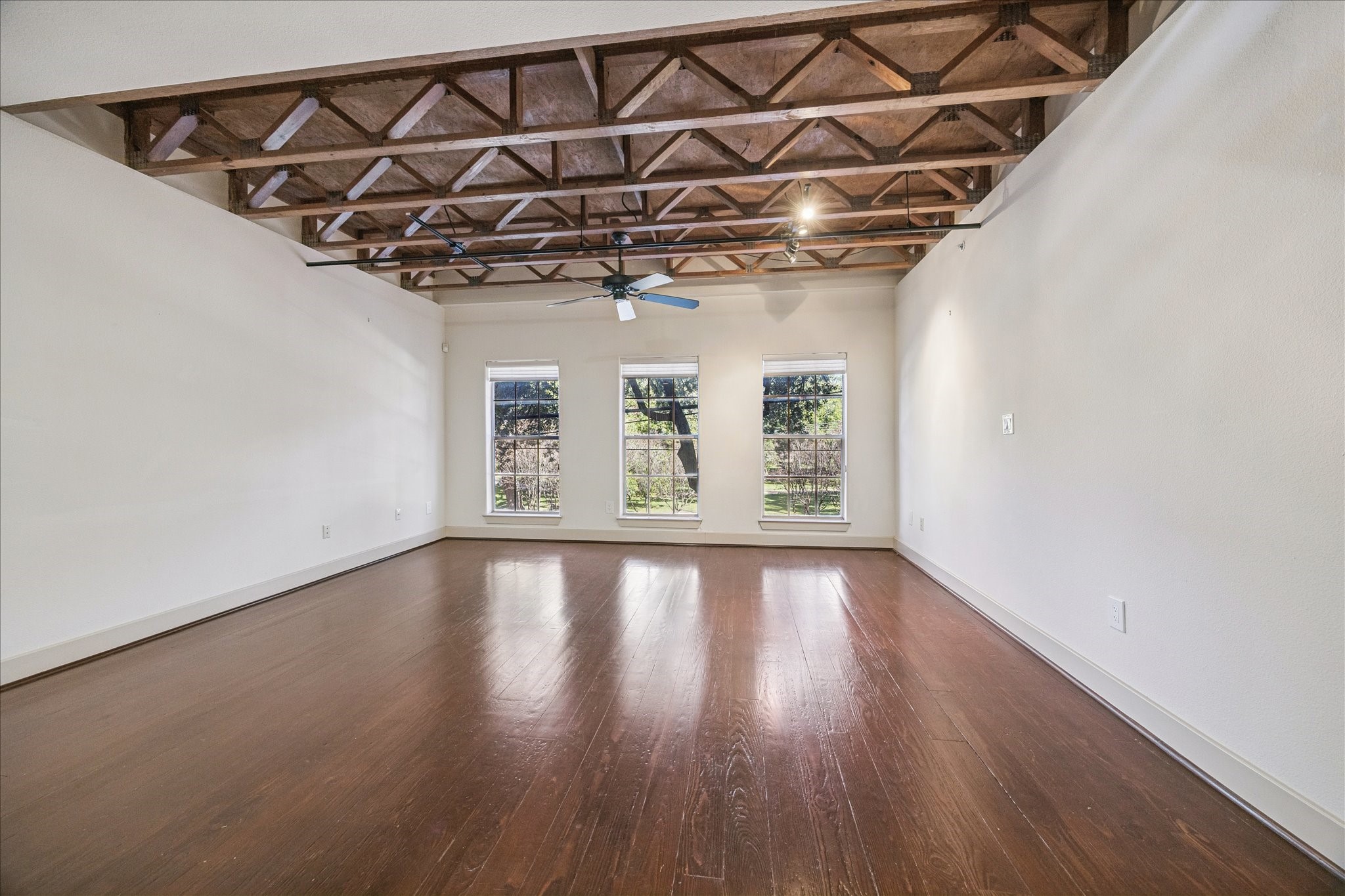 1620 Elgin Street, Unit 9 Houston, TX 77004 - Photo 5 of 28 a view of an empty room