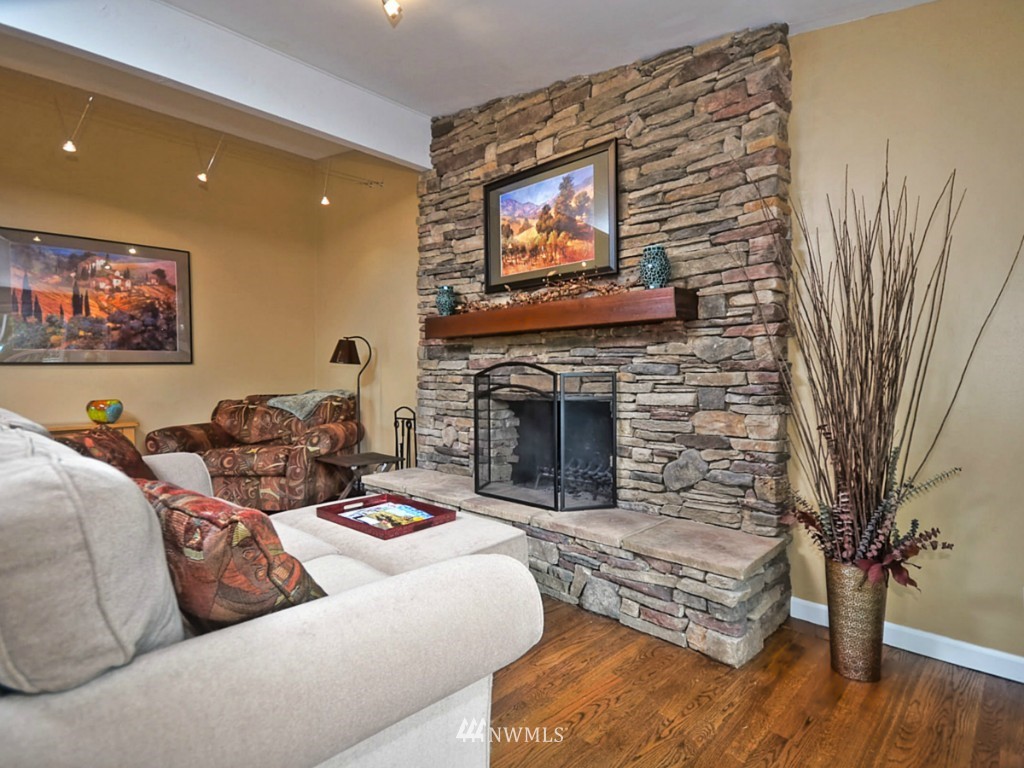 6724 47th Place Southwest Seattle, WA 98136 - Photo 2 of 15 Gallery Image 2