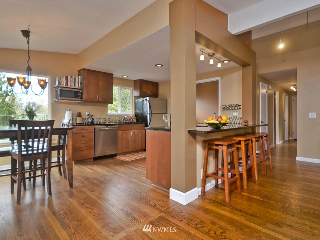 6724 47th Place Southwest Seattle, WA 98136 - Photo 4 of 15 Gallery Image 4