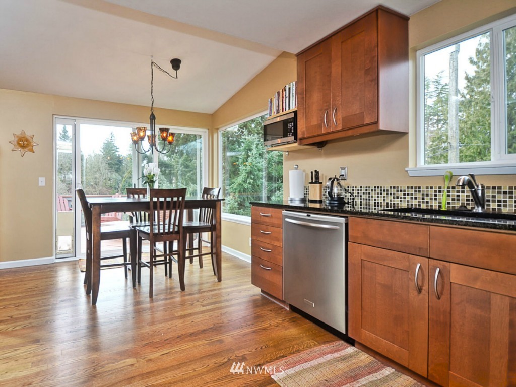 6724 47th Place Southwest Seattle, WA 98136 - Photo 6 of 15 Gallery Image 6