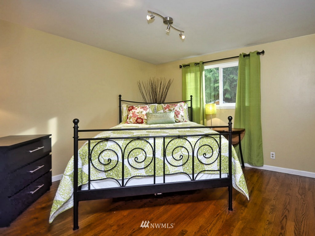6724 47th Place Southwest Seattle, WA 98136 - Photo 7 of 15 Gallery Image 7