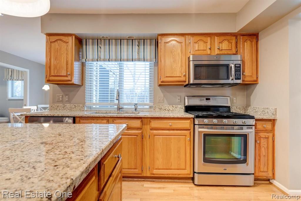 1190 Hathaway Rising Rochester Hills, MI 48306 - Photo 11 of 30