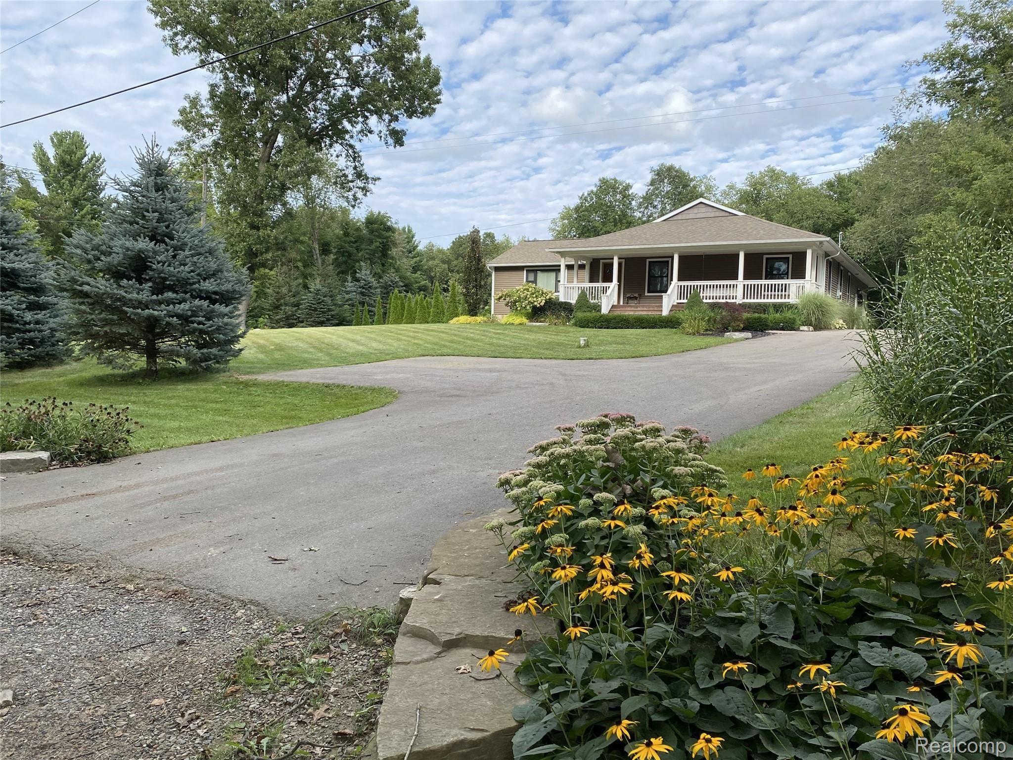 6590 Ridgewood Road Clarkston, MI 48346 - Photo 2 of 30 2.jpeg