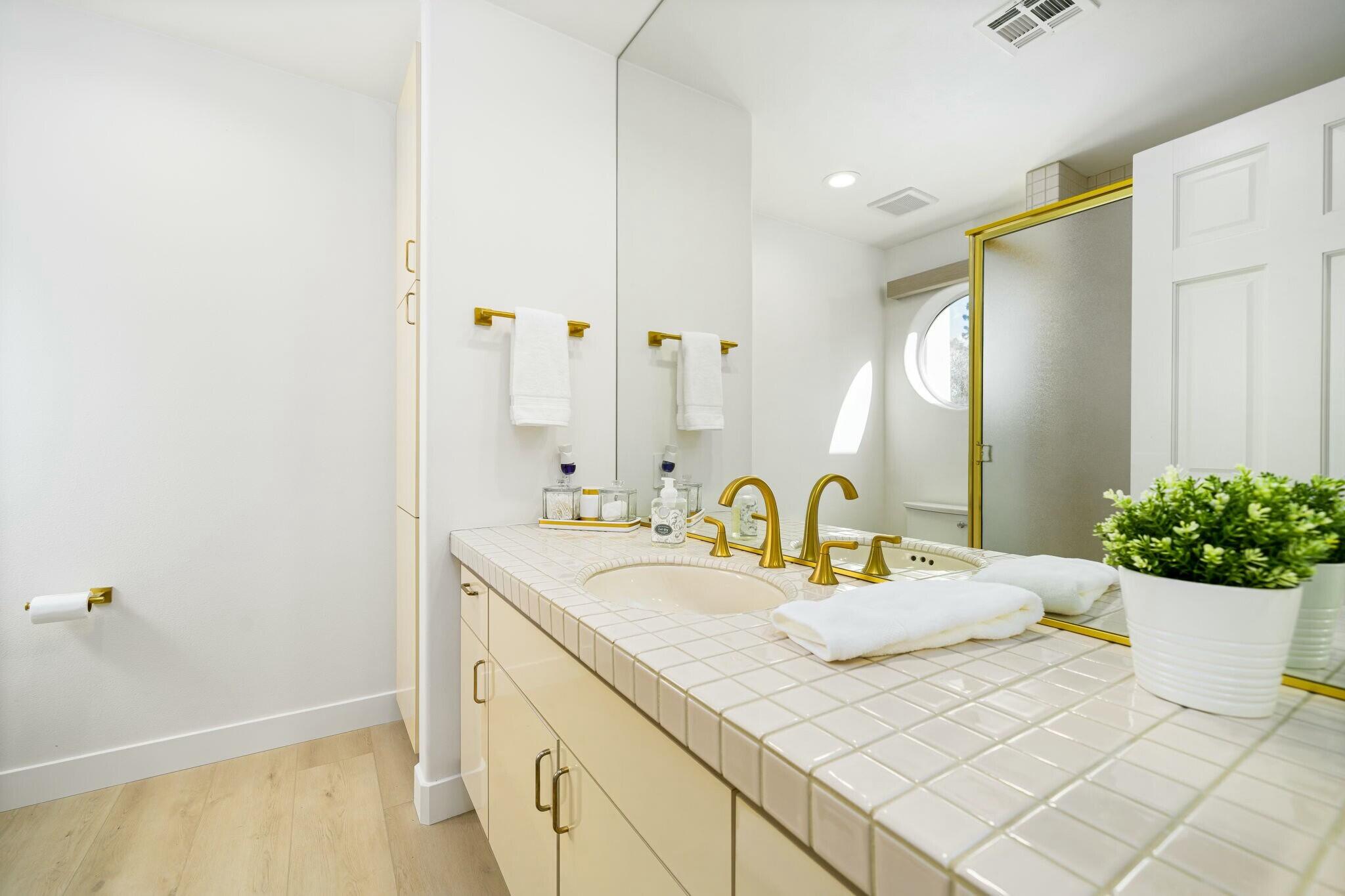 75405 Riviera Drive Indian Wells, CA 92210 - Photo 31 of 43 a bathroom with a sink mirror and vanity