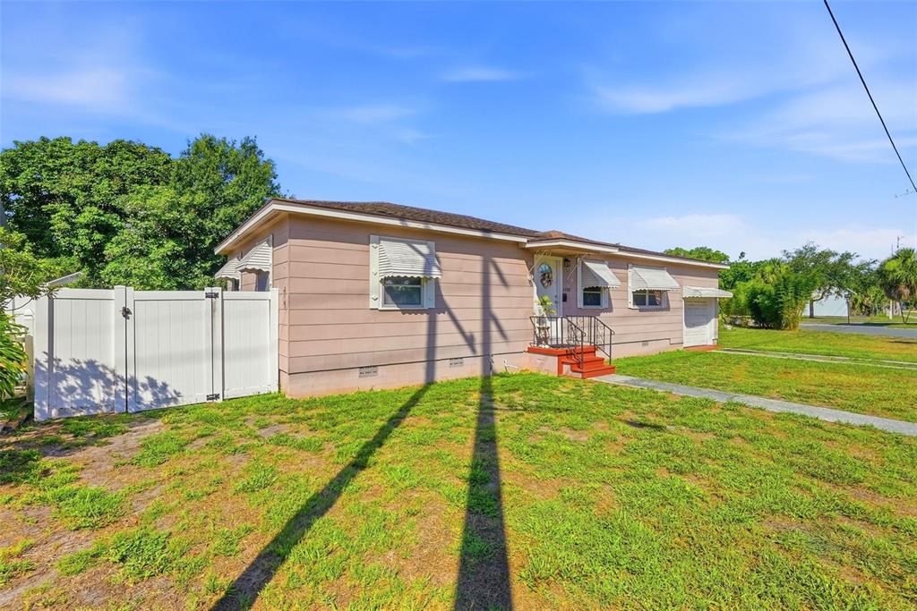 4570 Haines Road North St. Petersburg, FL 33714 - Photo 2 of 29