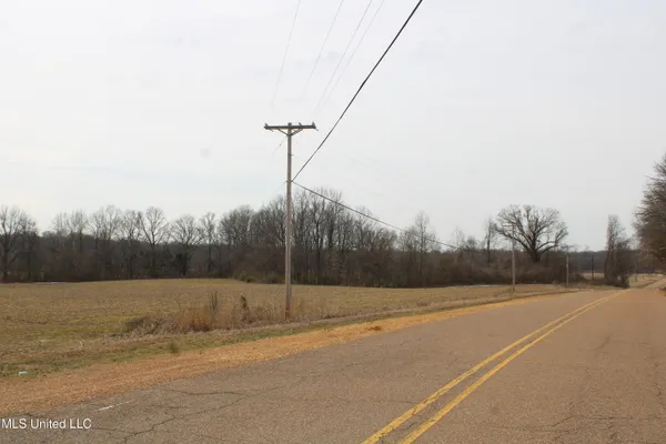 $600,000 | 3900 Old Highway 301, Lake Cormorant, MS 38641