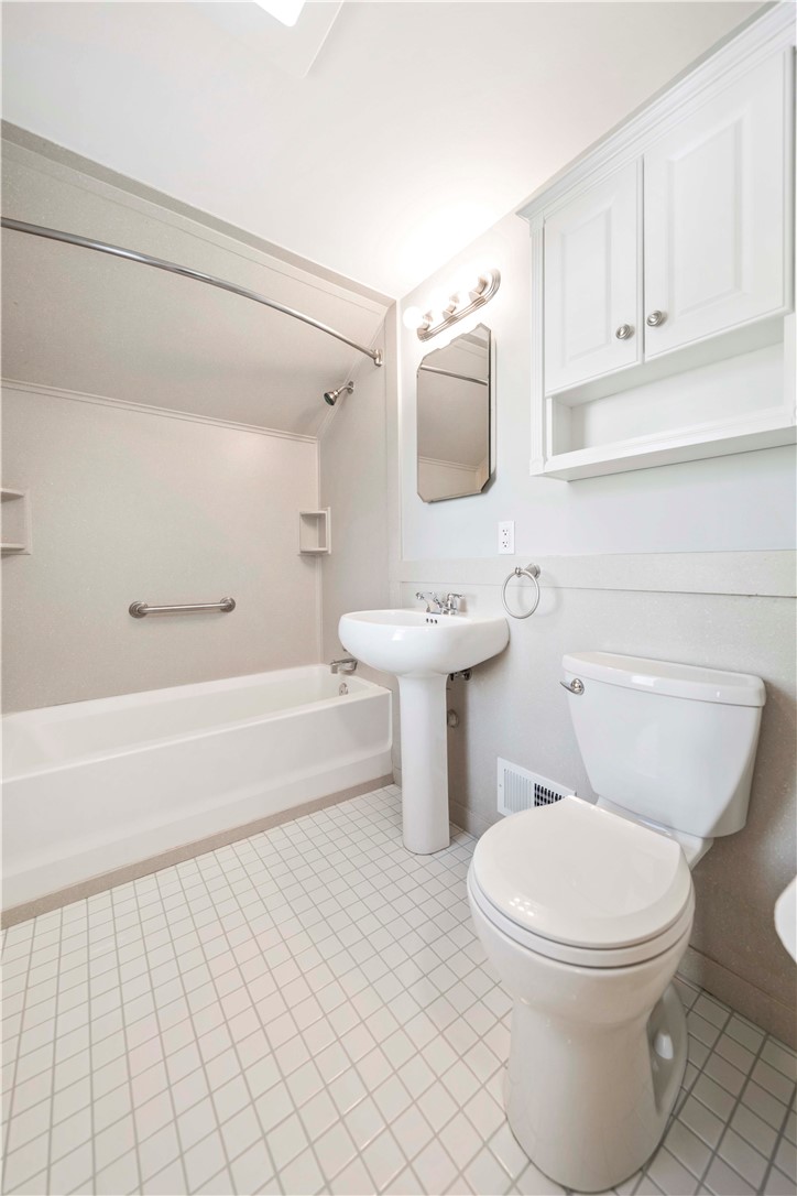 118 Queensboro Road Irondequoit, NY 14609 - Photo 19 of 40 Full bath on 2nd floor