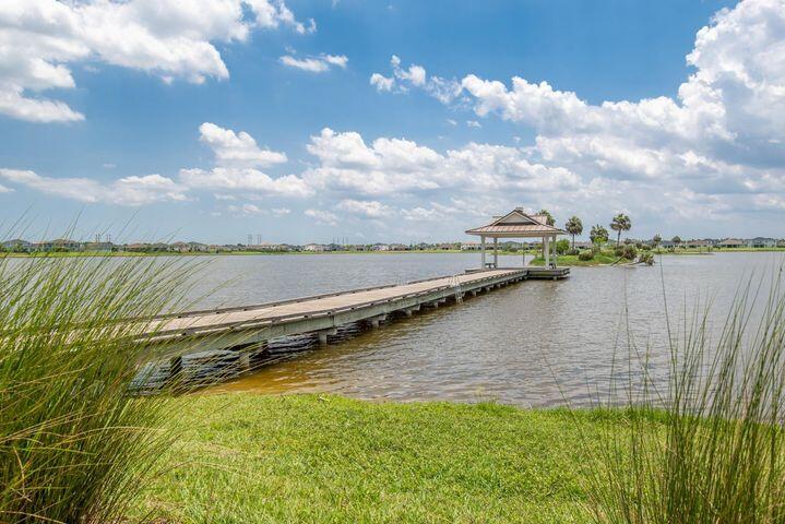 1463 Heron Nook Road Loxahatchee, FL 33470 - Photo 68 of 87 a view of a lake with houses in the back