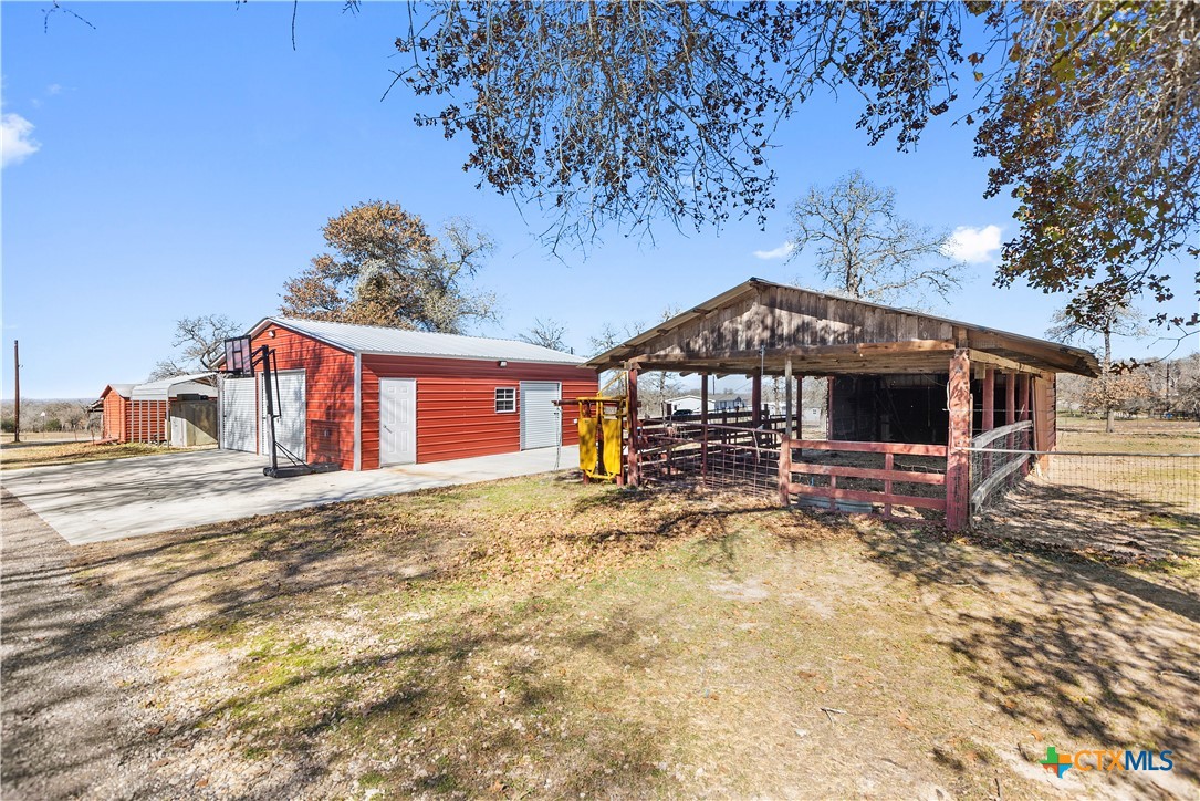 470 Lyon Road Seguin, TX 78155 - Photo 5 of 39