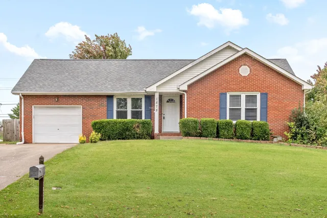 $1,350 | 1878 Crestmont Court, Clarksville, TN 37042