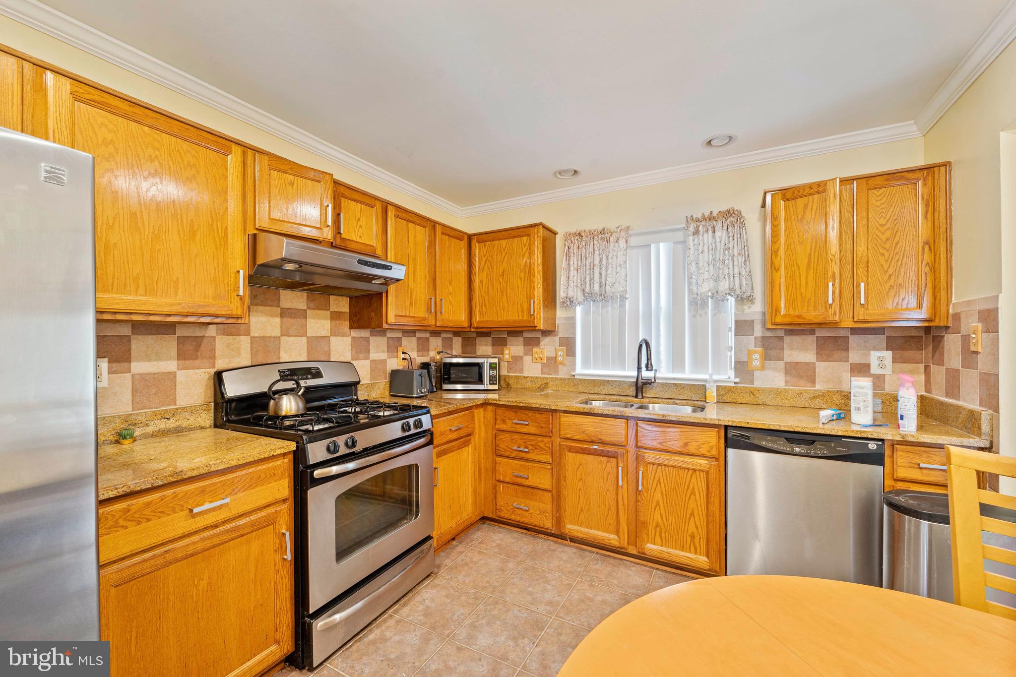 7501 Val Lane District Heights, MD 20747 - Photo 8 of 32