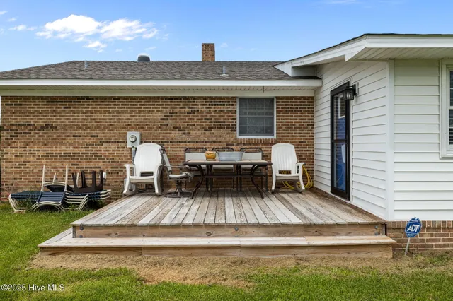 $440,000 | 198 Mary Ella Road, Harkers Island, NC 28531