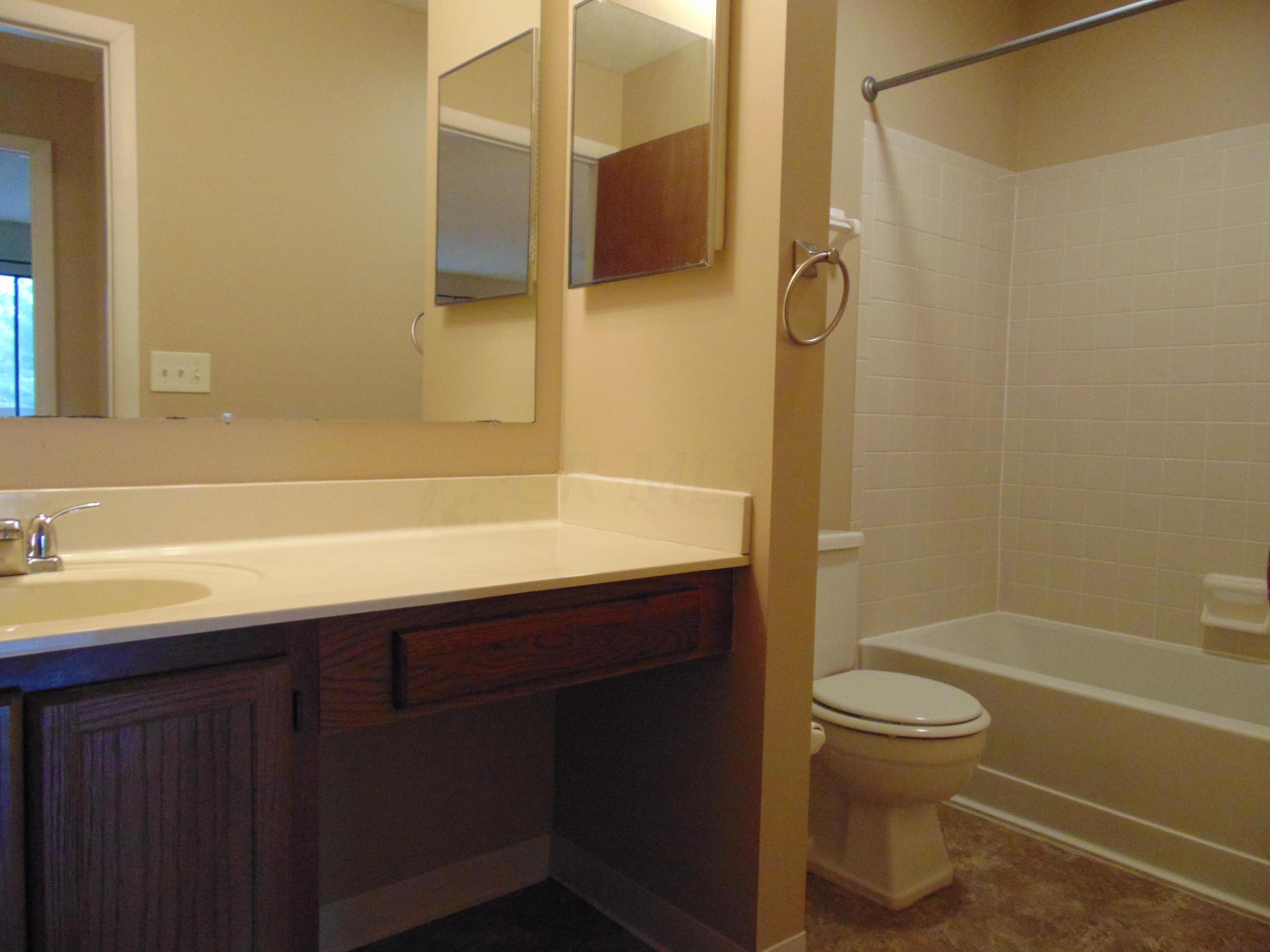 2233 Hedgerow Road, Unit 2233F Columbus, OH 43220 - Photo 4 of 15