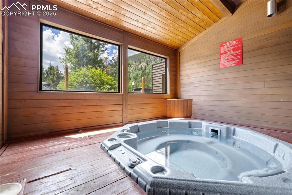 99 Granite Street, Unit 218 Frisco, CO 80443 - Photo 23 of 38 a bathroom with a sink and a bathtub