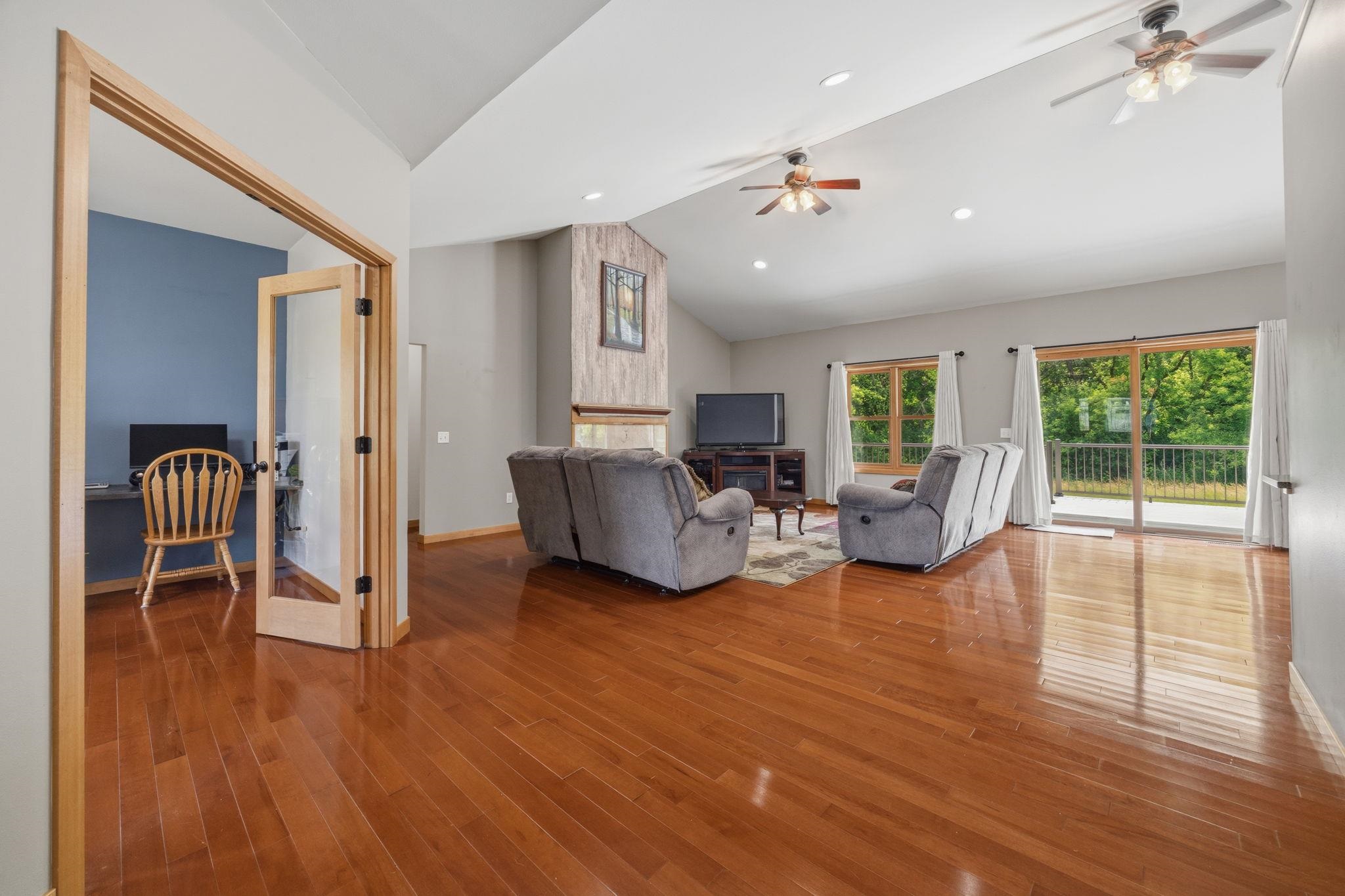 401 Highland Road Cambridge, WI 53523 - Photo 3 of 90