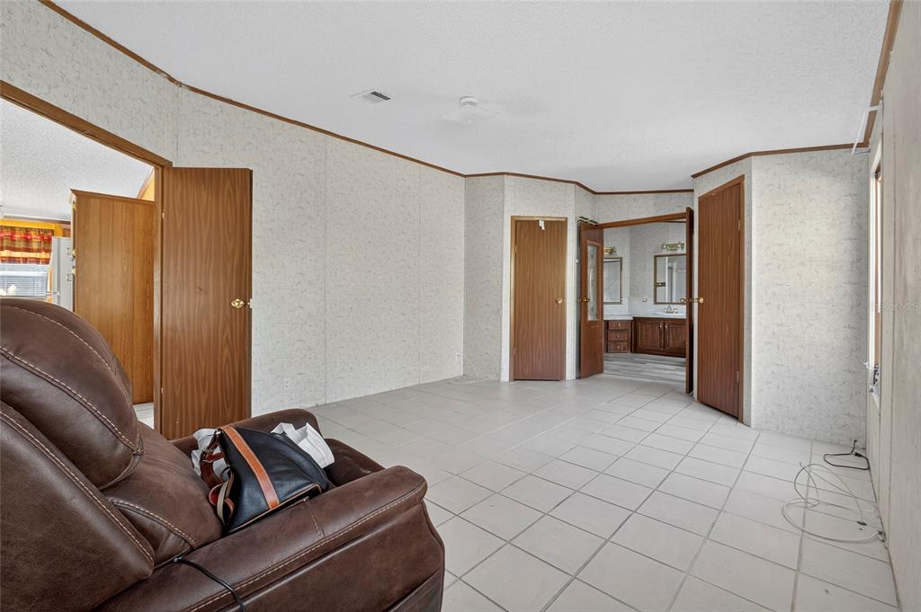 4661 Shepherd Road Lakeland, FL 33811 - Photo 19 of 33 a living room with furniture