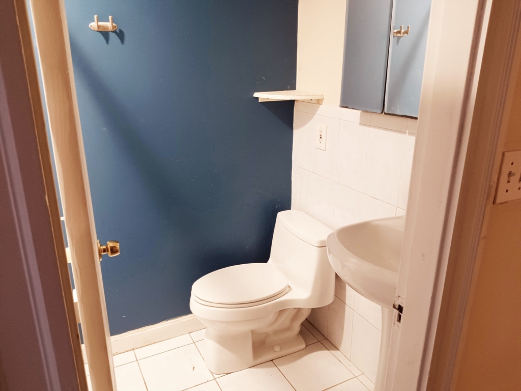 41 Whittemore Road, Unit 1 Newton, MA 02458 - Photo 12 of 15