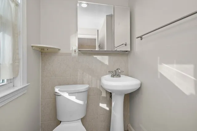 $3,800 | 41 Whittemore Road, Unit 1, Newton, MA 02458