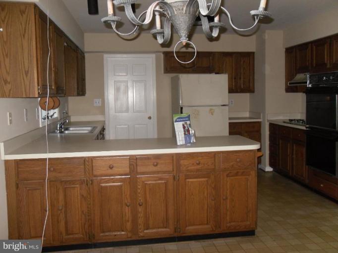 8220 Honeysuckle Road Manassas, VA 20112 - Photo 4 of 8 Kitchen