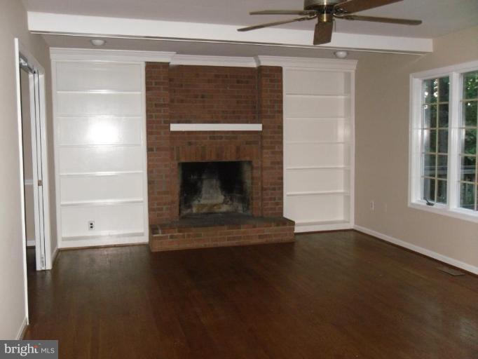 8220 Honeysuckle Road Manassas, VA 20112 - Photo 7 of 8 Family Room