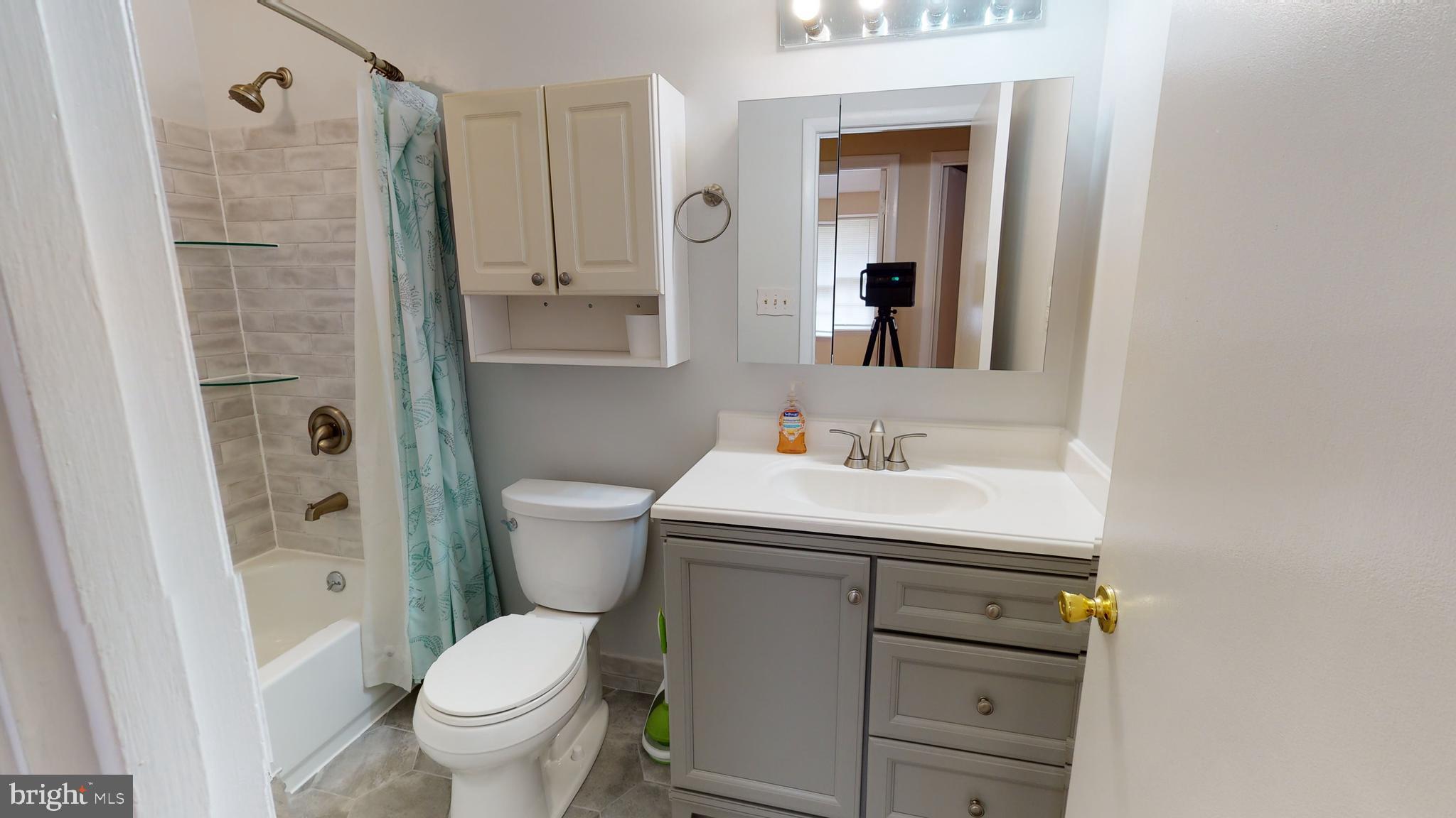 6103 Ronna Circle Waldorf, MD 20601 - Photo 23 of 37 Hall bath