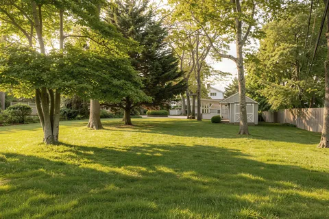 $3,495,000 | 20 Penny Lane, Hampton Bays, NY 11946