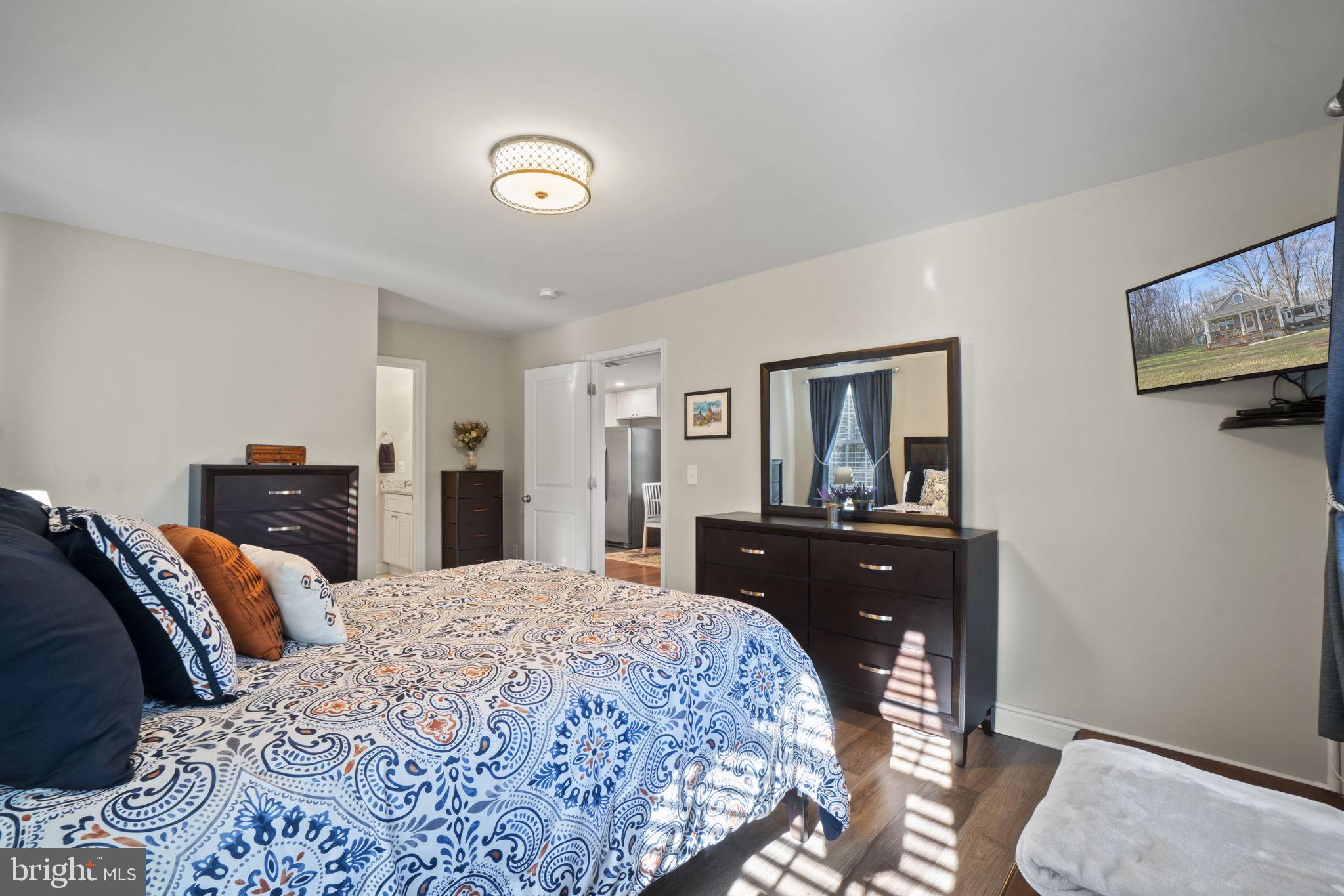 286 Colebrook Road Fredericksburg, VA 22405 - Photo 10 of 20 Primary bedroom with Full Bathroom and Closet.