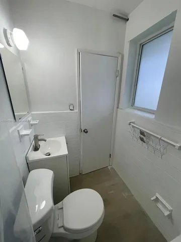 $1,300 | 800 North Federal Highway, Unit 5, Hollywood, FL 33020