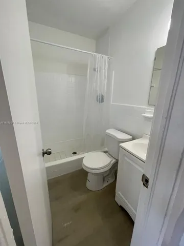 $1,300 | 800 North Federal Highway, Unit 5, Hollywood, FL 33020