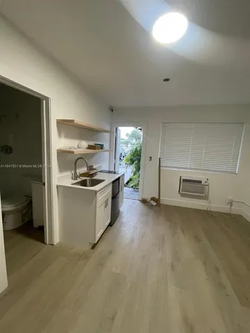 $1,300 | 800 North Federal Highway, Unit 5, Hollywood, FL 33020