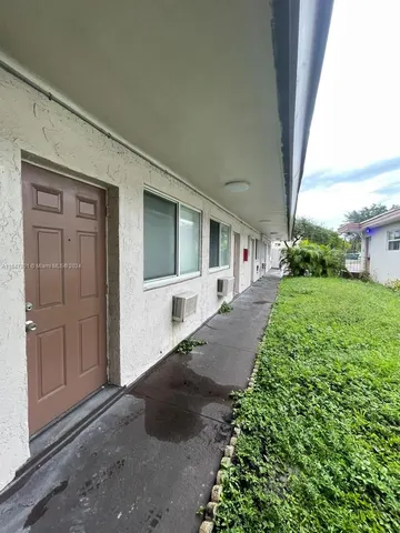 $1,300 | 800 North Federal Highway, Unit 5, Hollywood, FL 33020