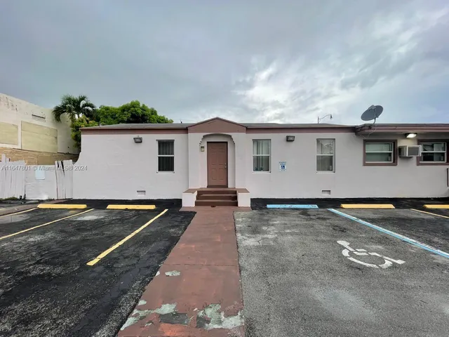 $1,300 | 800 North Federal Highway, Unit 5, Hollywood, FL 33020