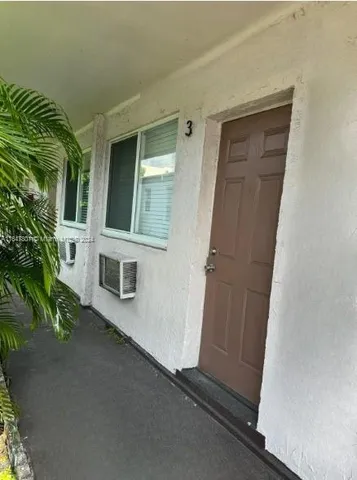$1,300 | 800 North Federal Highway, Unit 5, Hollywood, FL 33020