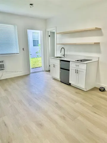 $1,300 | 800 North Federal Highway, Unit 5, Hollywood, FL 33020