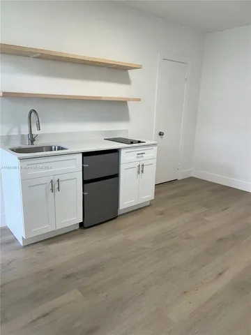 $1,300 | 800 North Federal Highway, Unit 5, Hollywood, FL 33020