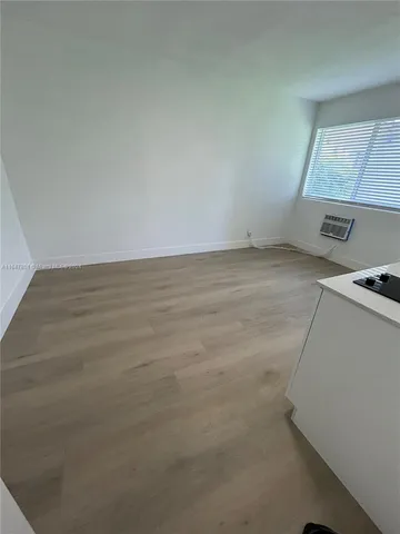 $1,300 | 800 North Federal Highway, Unit 5, Hollywood, FL 33020