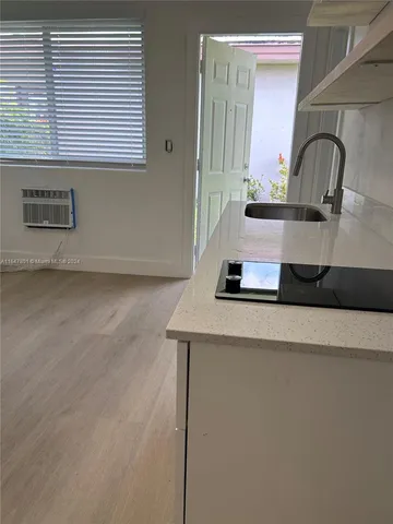 $1,300 | 800 North Federal Highway, Unit 5, Hollywood, FL 33020