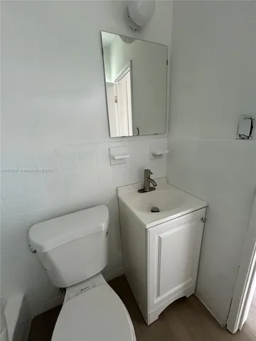 $1,300 | 800 North Federal Highway, Unit 5, Hollywood, FL 33020