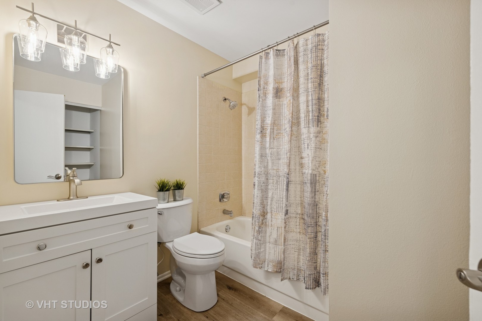 969 Golf Course Road, Unit 3 Crystal Lake, IL 60014 - Photo 11 of 34 Gallery Image 11