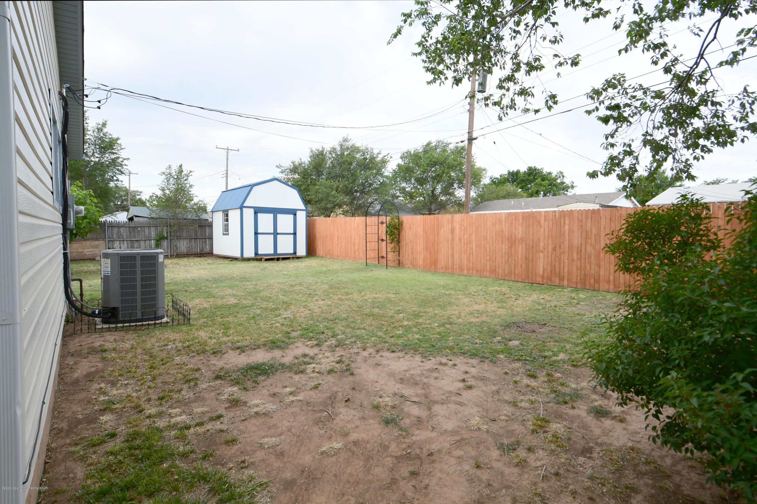 5204 South Travis Street Amarillo, TX 79110 - Photo 23 of 25 a view of a backyard of the house